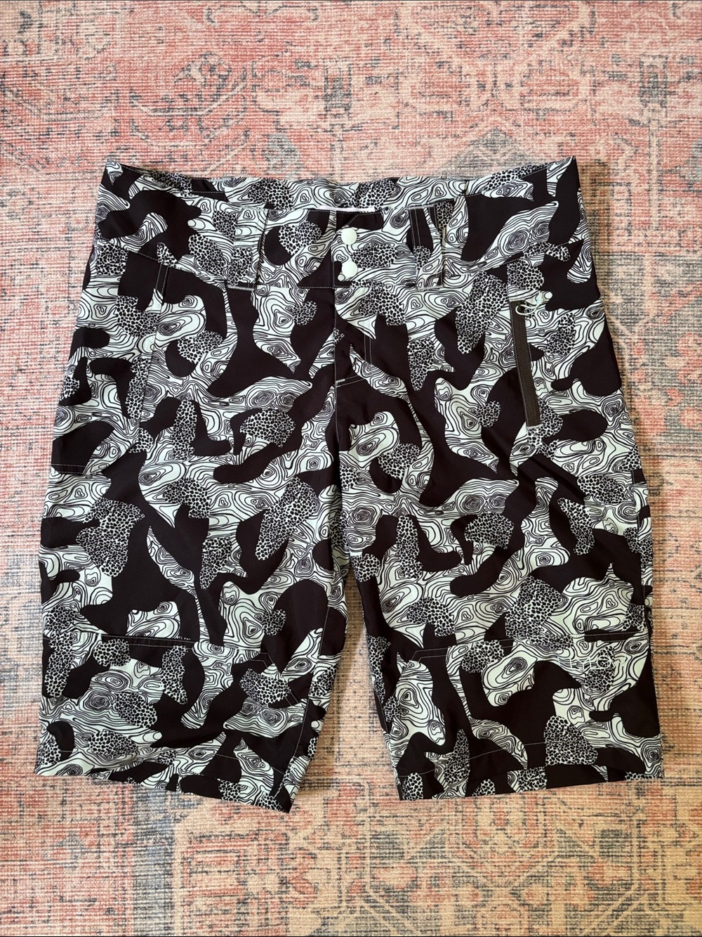 Flylow Men's Black & Teal Patterned Mountain Bike Shorts Size Large